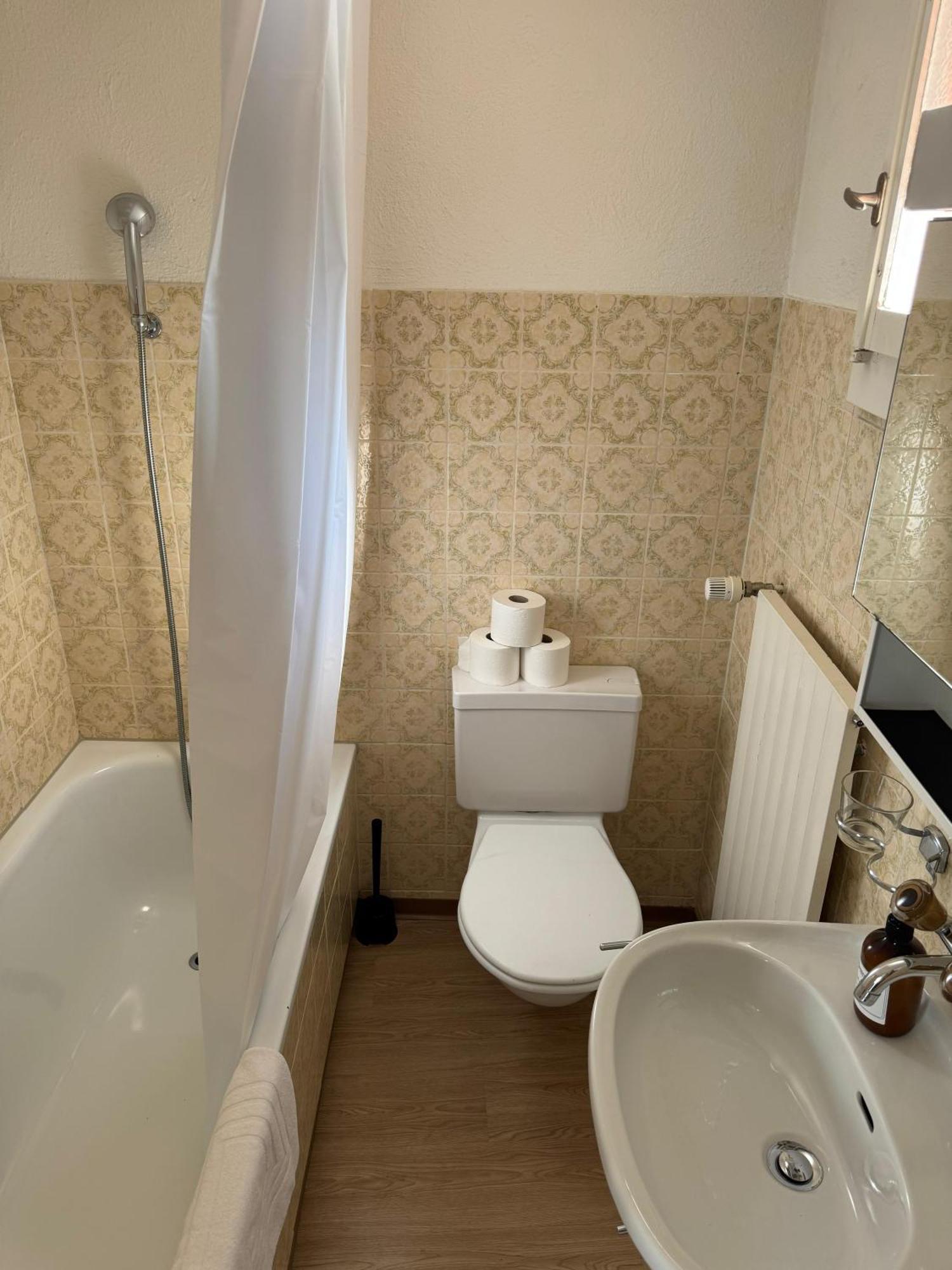 Apartment Comfortable In Great Location *
