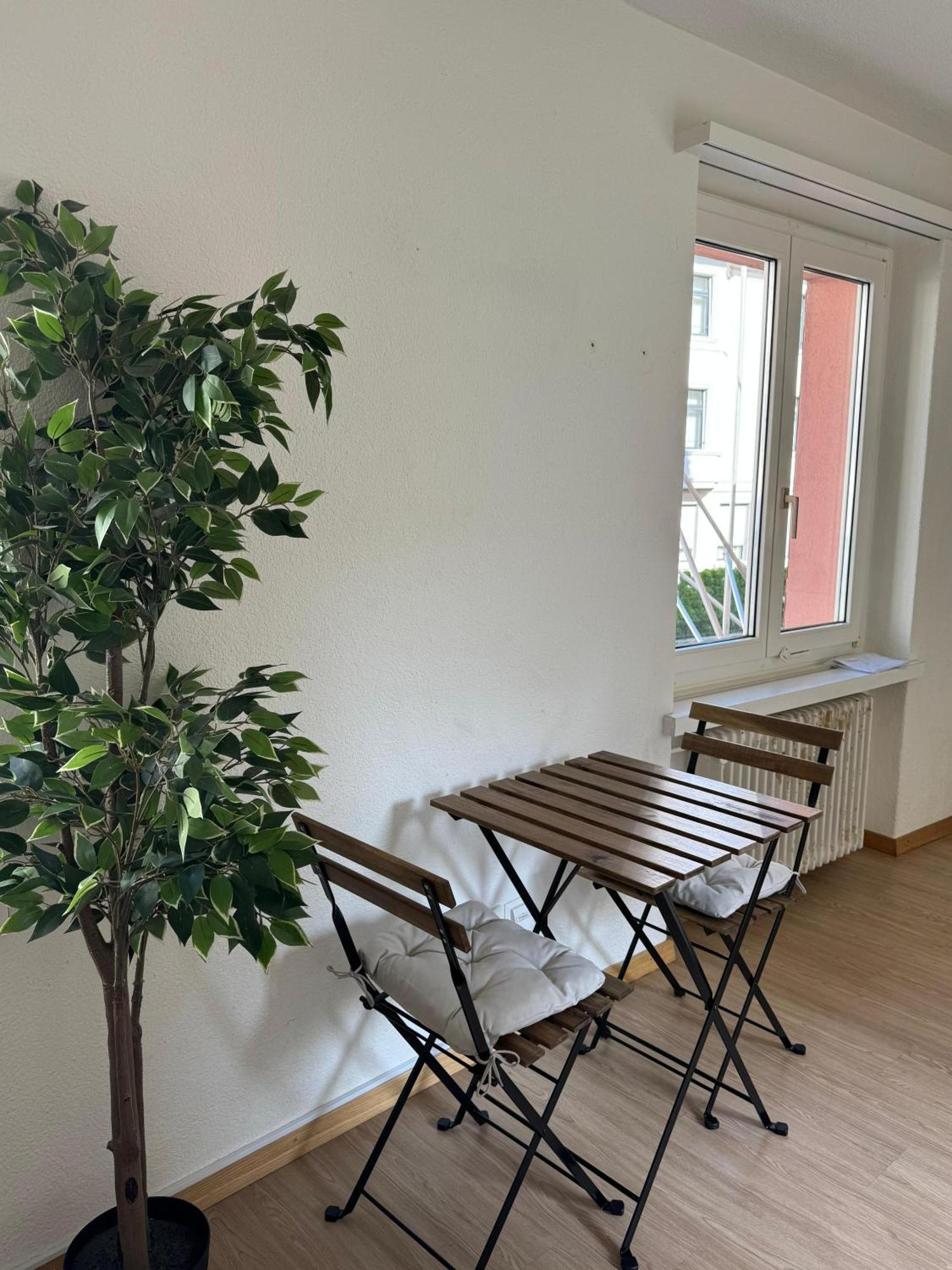 Comfortable In Great Location Apartment *